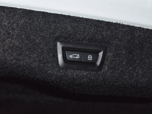 New 2026 BMW 530i xDrive w/ Executive Package image 25