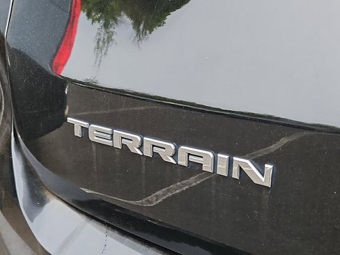 Used 2021 GMC Terrain SLE w/ Driver Convenience Package FWD image 30