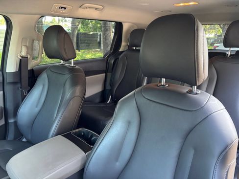 Used 2026 Kia Carnival FWD image 40