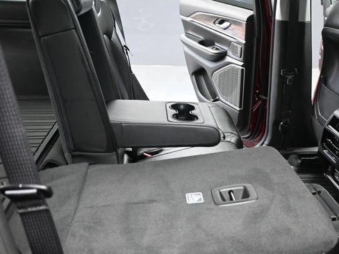 Used 2023 Jeep Grand Cherokee Limited AWD/4WD image 28