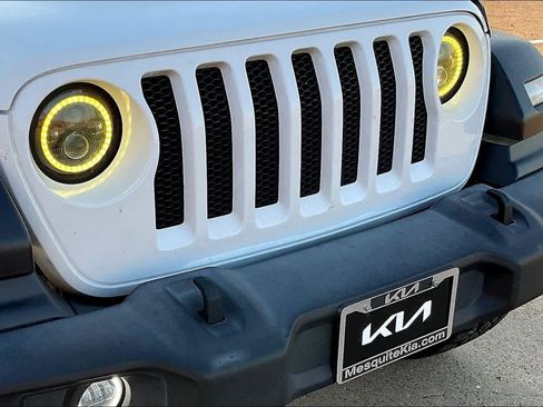 Used 2020 Jeep Wrangler Sport image 31