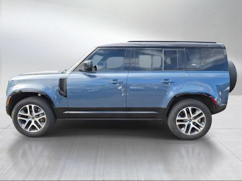 Used 2024 Land Rover Defender 110 X-Dynamic SE AWD/4WD image 6