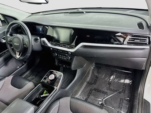 Used 2022 Kia Niro EX FWD image 28