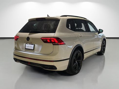 Certified 2024 Volkswagen Tiguan SE R-Line FWD image 3