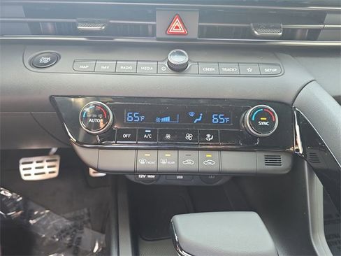 New 2025 Hyundai Elantra SEL image 19