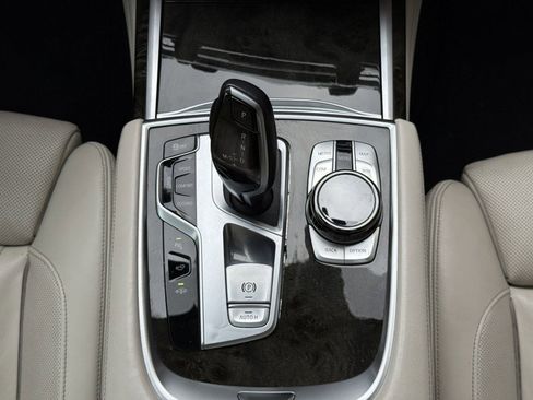 Used 2020 BMW 750i xDrive w/ Executive Package image 30