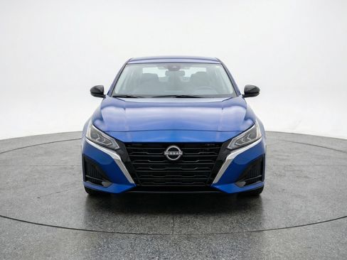 Used 2025 Nissan Altima 2.5 SV image 2