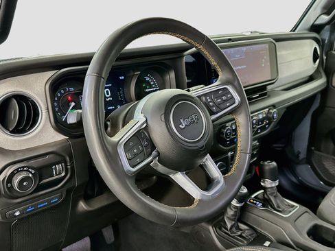 Used 2024 Jeep Wrangler Unlimited Sahara AWD/4WD image 18
