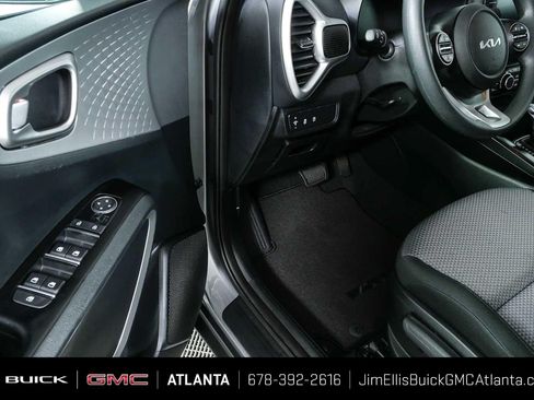 Used 2025 Kia Soul LX FWD image 7