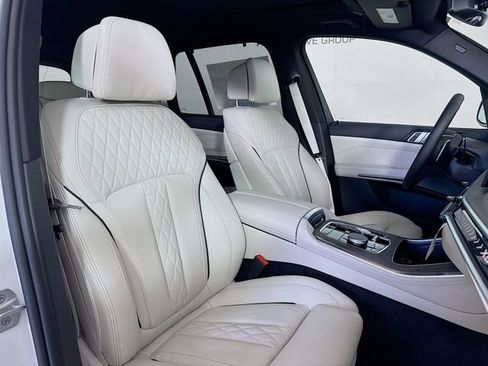 New 2026 BMW X5 xDrive40i w/ Climate Comfort Package image 32