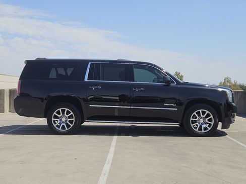 Used 2018 GMC Yukon XL Denali RWD image 9