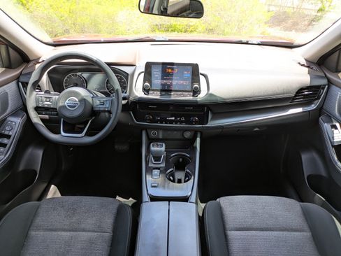 Used 2021 Nissan Rogue SV FWD image 16