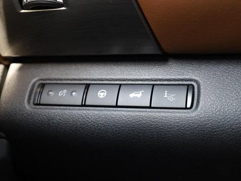 Certified 2025 Nissan Pathfinder Platinum FWD image 23