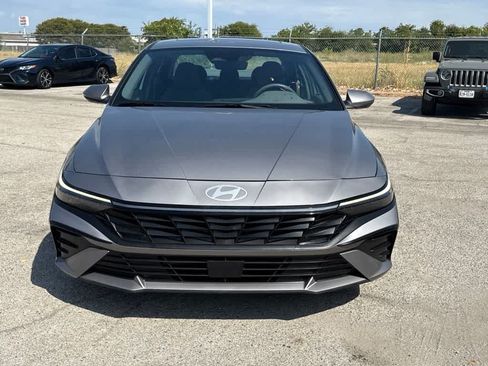 Used 2025 Hyundai Elantra SEL FWD image 8