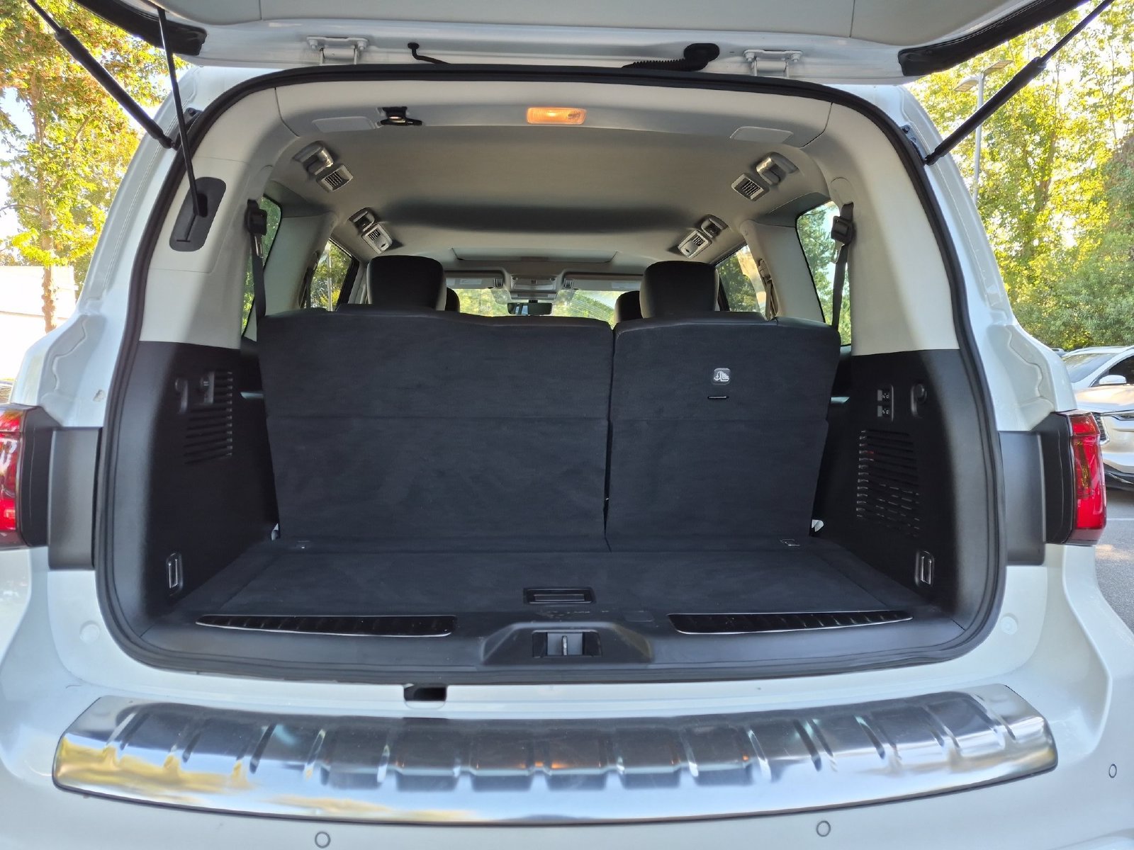 Used 2023 INFINITI QX80 Luxe w/ Cargo Package RWD image 32