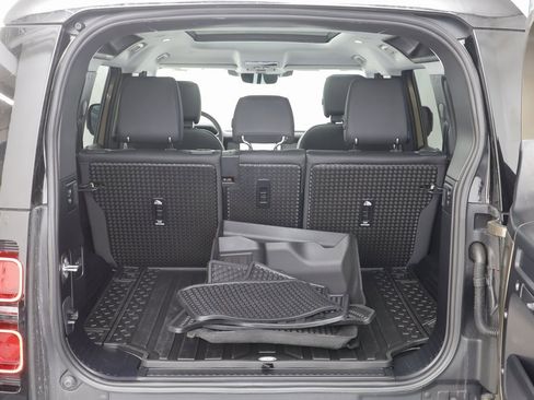 Used 2025 Land Rover Defender 110 S image 25