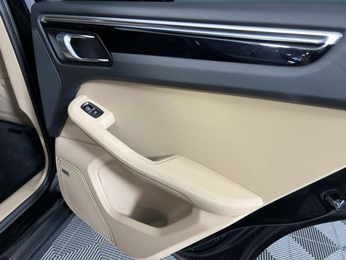 Used 2024 Porsche Macan w/ Premium Plus Package image 31