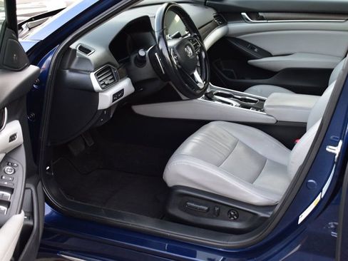 Used 2018 Honda Accord Touring image 16