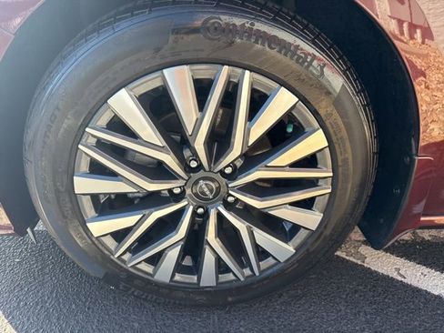 Used 2024 Nissan Altima 2.5 SV w/ SV Premium Package image 9