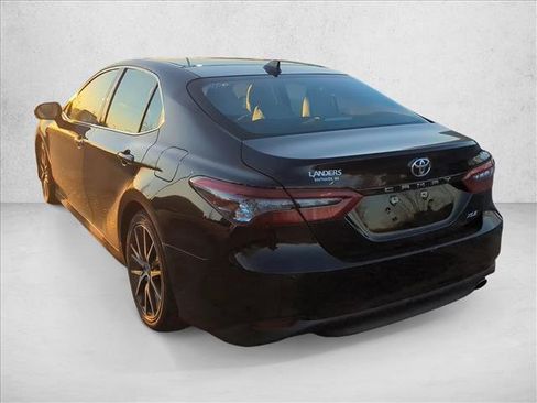 Used 2022 Toyota Camry XLE image 5