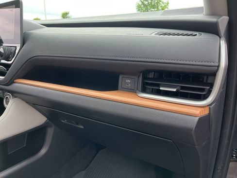 Used 2025 Toyota Grand Highlander AWD Hybrid image 32