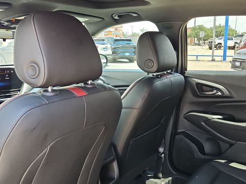 Used 2025 Chevrolet Trax RS w/ Sunroof Package FWD image 16
