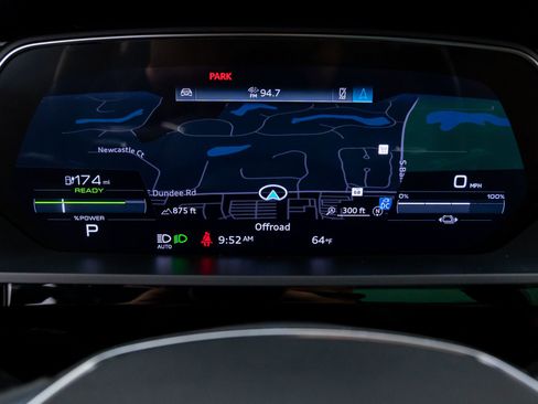 Used 2022 Audi e-tron Premium Plus w/ Premium Plus Package image 28