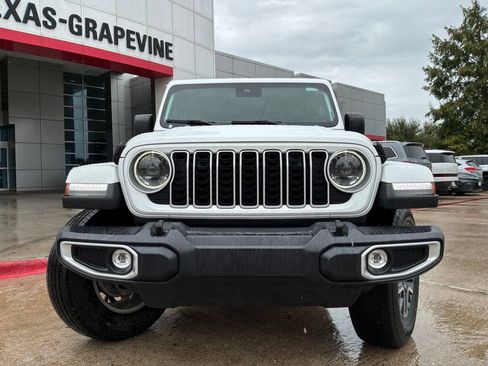Used 2025 Jeep Wrangler Unlimited Sahara AWD/4WD image 3