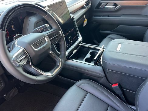New 2026 GMC Yukon Denali w/ Denali Reserve Package AWD/4WD image 8