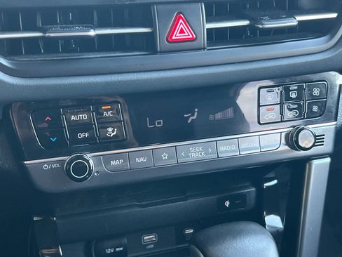 Certified 2025 Kia Seltos EX FWD image 20