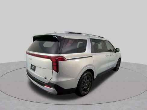 Used 2025 Kia Carnival EX FWD image 13