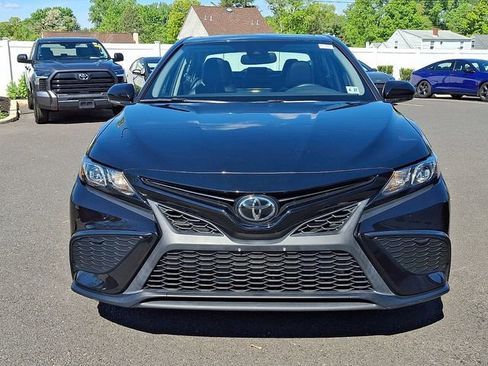 Used 2022 Toyota Camry SE w/ Cold Weather Package FWD image 2