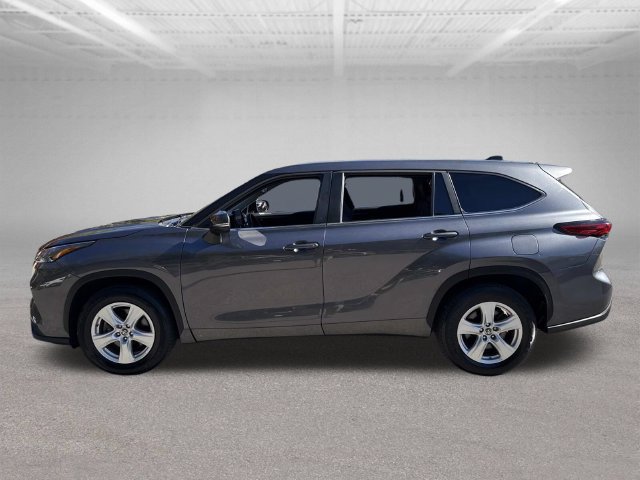 Used 2023 Toyota Highlander LE FWD image 13