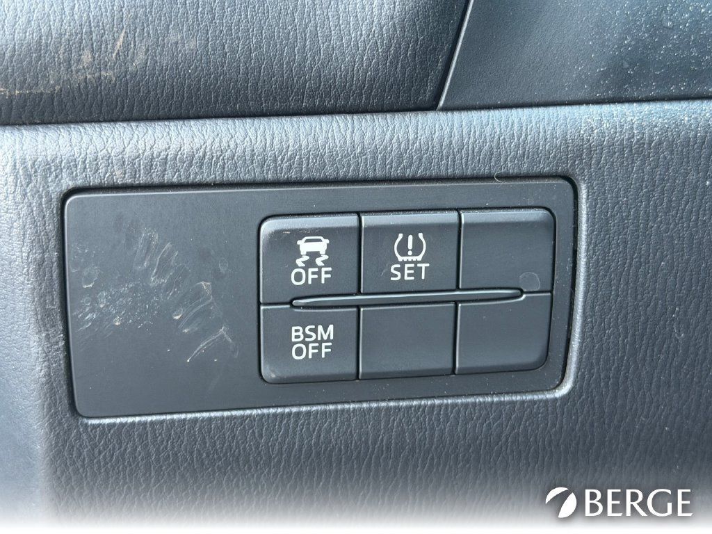 Used 2016 MAZDA MAZDA3 i Touring FWD image 27