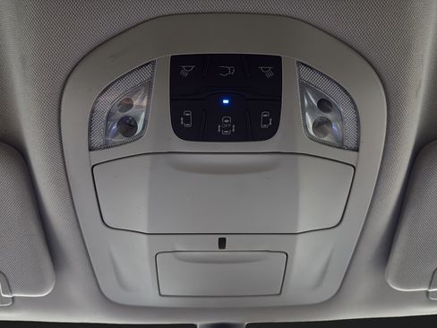 Used 2024 Chrysler Pacifica Touring-L FWD image 31