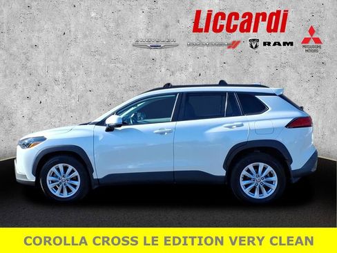 Used 2023 Toyota Corolla Cross LE w/ Moonroof Package image 4