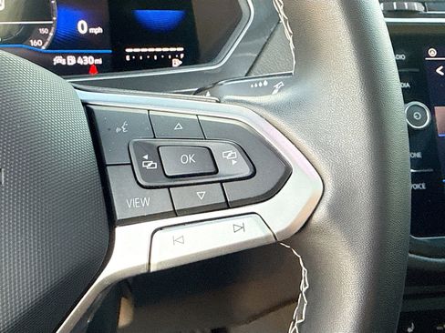 Used 2023 Volkswagen Tiguan SE R-Line image 38