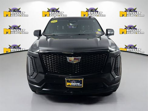 Used 2025 Cadillac Escalade Sport Platinum image 2