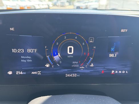 Used 2024 Chevrolet Traverse LT w/ Midnight/Sport Edition AWD/4WD image 21