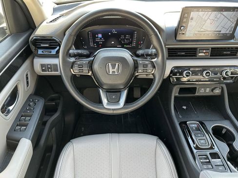 Certified 2025 Honda Pilot Elite image 12