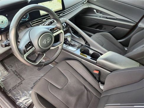 Used 2023 Hyundai Elantra SEL w/ Convenience Package image 7