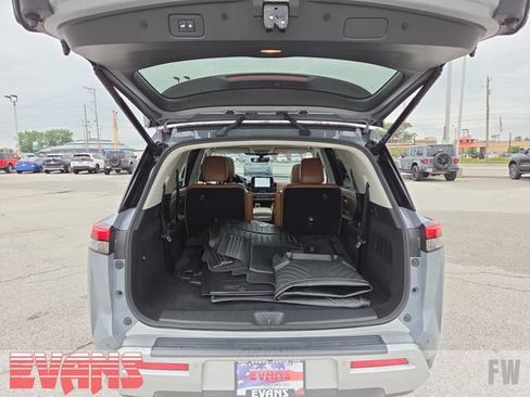 Used 2023 Nissan Pathfinder Platinum AWD/4WD image 30