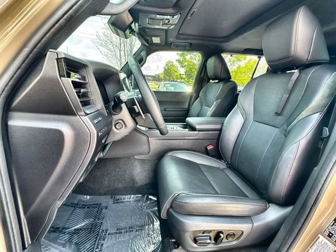 Used 2025 Lexus GX 550 AWD/4WD image 3