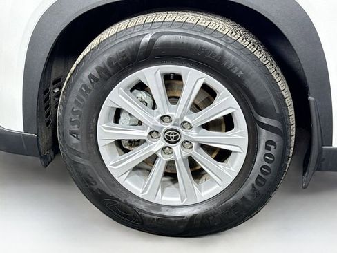 Used 2024 Toyota Grand Highlander XLE image 32