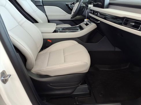 New 2025 Lincoln Aviator Reserve w/ Illumination Package AWD/4WD image 7