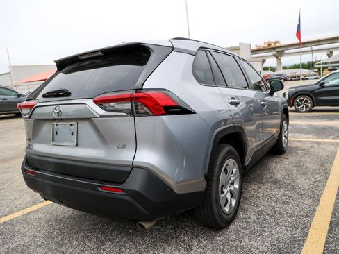 Used 2019 Toyota RAV4 LE FWD image 8