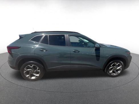 Used 2025 Chevrolet Trax LT FWD image 15