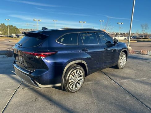 Used 2026 Toyota Highlander Platinum image 7