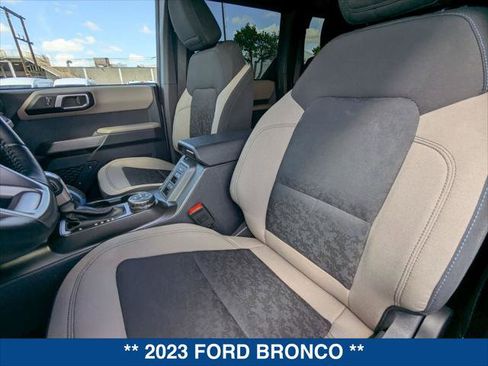 Used 2023 Ford Bronco Wildtrak image 21