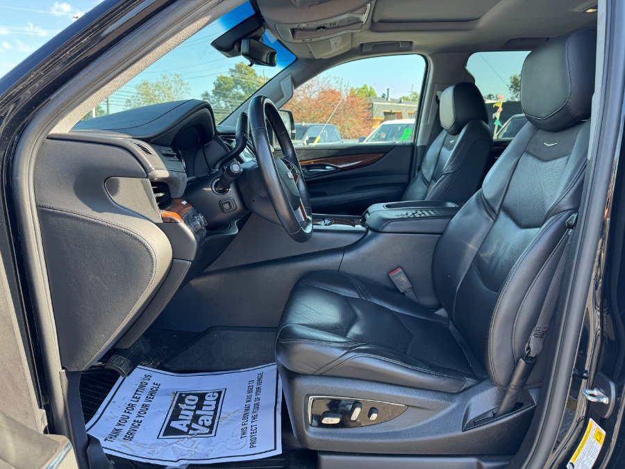 Used 2018 Cadillac Escalade Luxury AWD/4WD image 15
